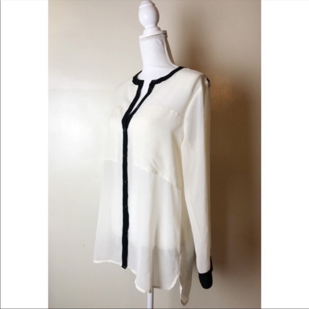 Sanctuary White/Blk Trim Blouse - Picture 2 of 3